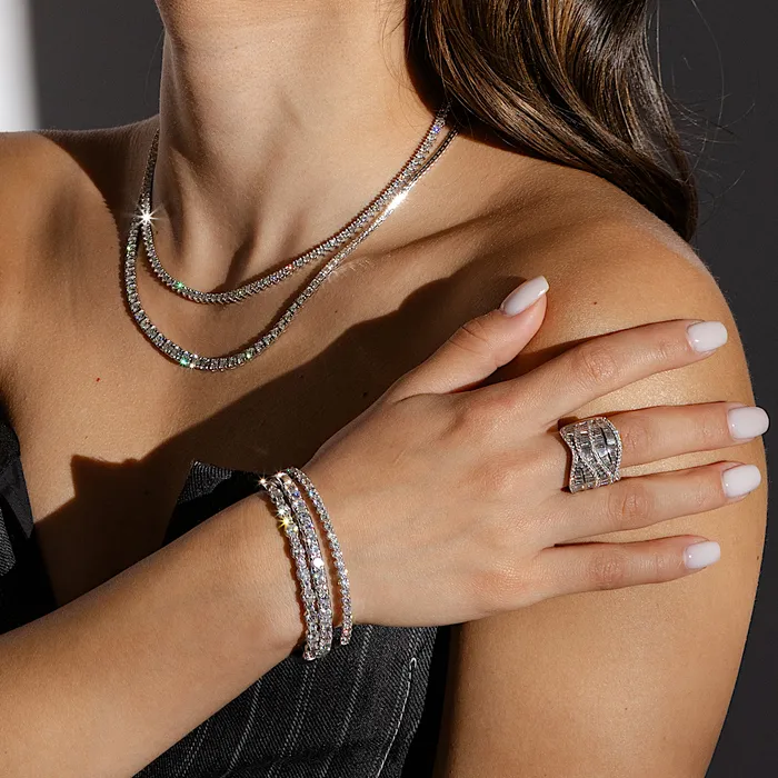 Bracelets RACHEL LYNN CHICAGO 18 Karat White Gold 300cts Alternating Diamond Hinge Bracelet
