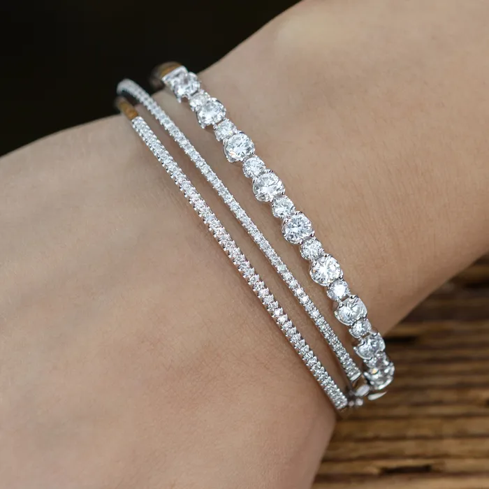 Bracelets RACHEL LYNN CHICAGO 18 Karat White Gold 300cts Alternating Diamond Hinge Bracelet