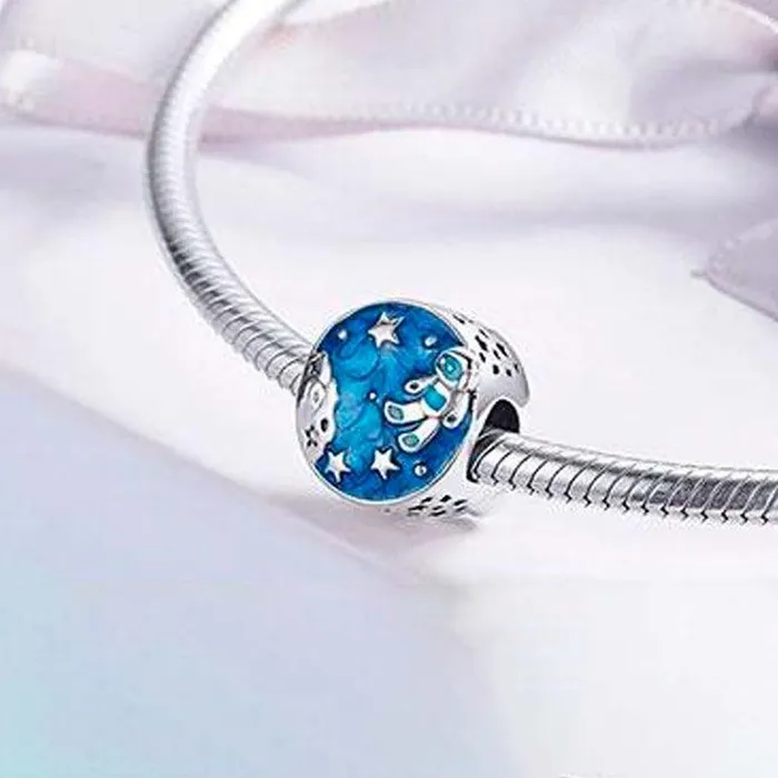 Charm Necklaces Gold Shield Charm de planeta tierra y astronauta