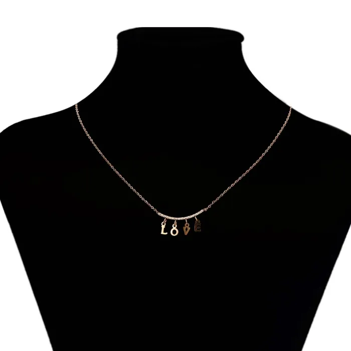 Collares de letras LOVE Gold Shield Earrings