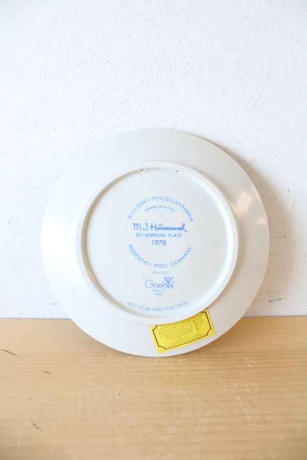Goebel Goebel MJ Hummel 1978 Girl Knitting Under Tree 8th Annual Decorative Plate Necklaces