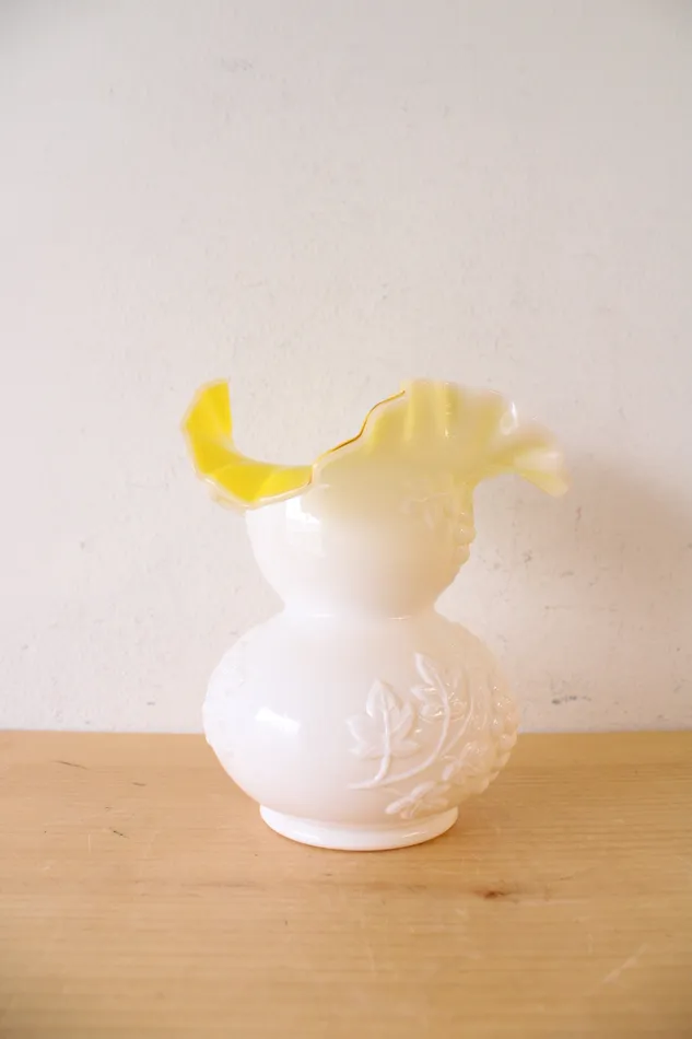 Jubilee Thrift Kanawha Milk White Yellow Grape Vine Ruffled Vase Rings