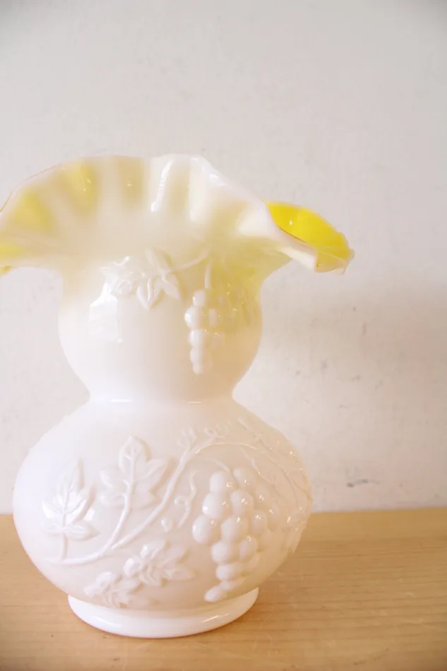 Jubilee Thrift Kanawha Milk White Yellow Grape Vine Ruffled Vase Rings