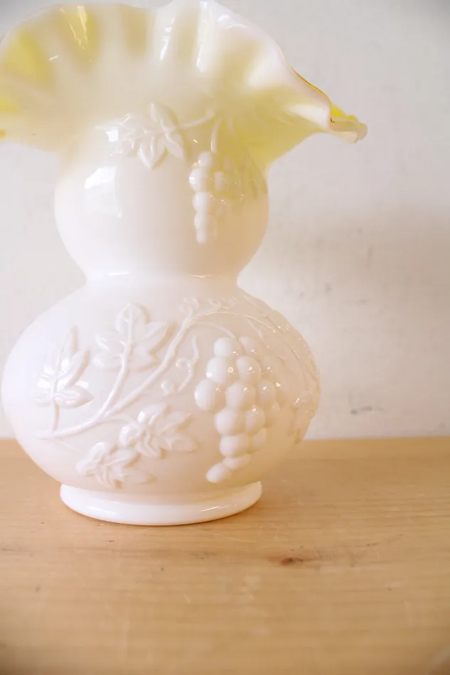 Jubilee Thrift Kanawha Milk White Yellow Grape Vine Ruffled Vase Rings