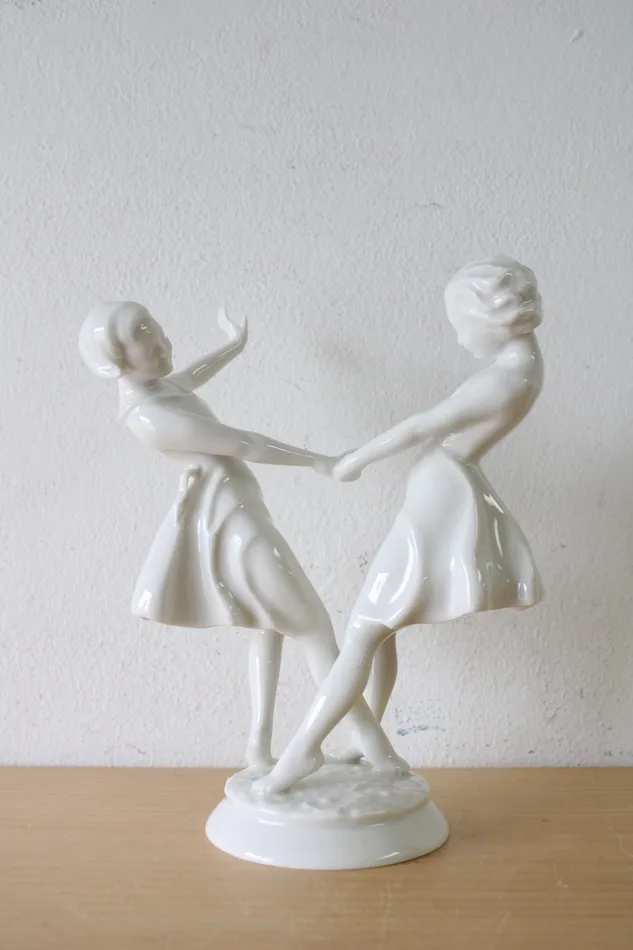 Jubilee Thrift Rings Lorenz Hutschenreuther Kunstabteilung Germany Two Girls Dancing White Porcelain Statuette Jubilee Thrift Rings Lorenz Hutschenreuther Kunstabteilung Germany Two Girls Dancing White Porcelain Statuette