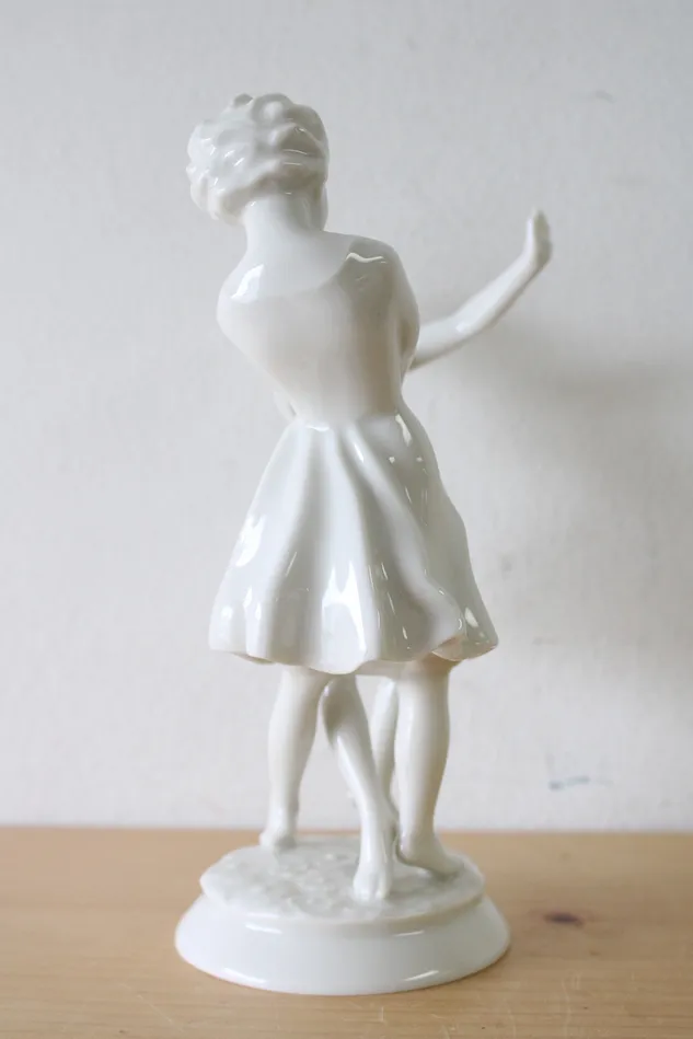 Jubilee Thrift Rings Lorenz Hutschenreuther Kunstabteilung Germany Two Girls Dancing White Porcelain Statuette