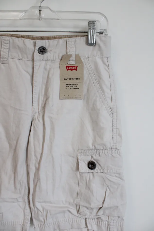 NEW Levis Tan Cargo Shorts 8 Levis Earrings
