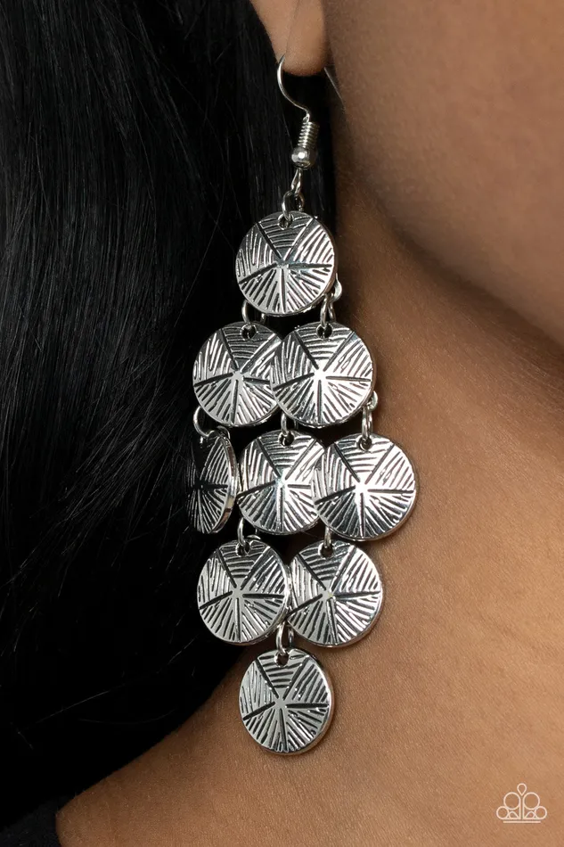 Paparazzi Accessories Rings How CHIME Flies Silver
