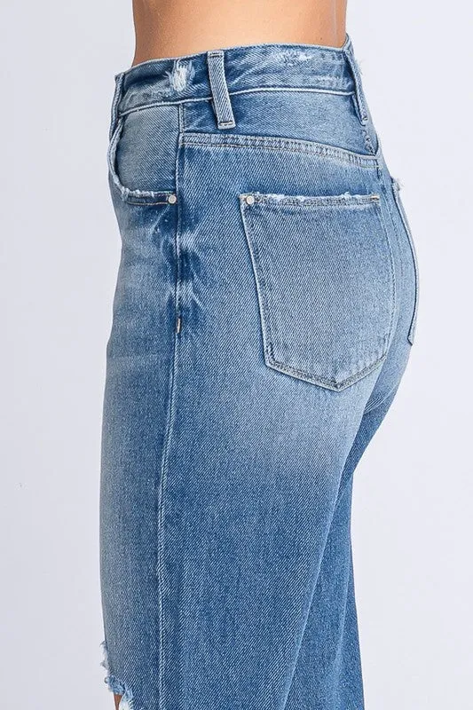 PETRA153 DISTRESSED HIGH RISE RIGID VINTAGE MOM JEANS Necklaces