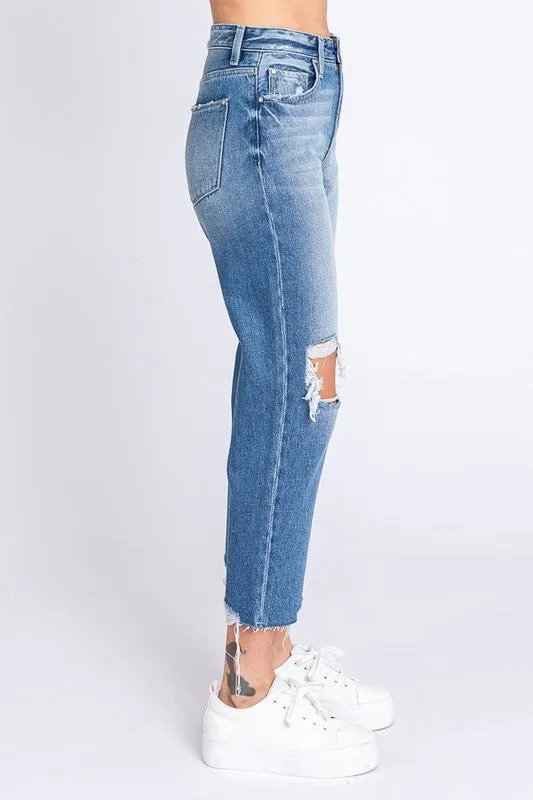 PETRA153 DISTRESSED HIGH RISE RIGID VINTAGE MOM JEANS Necklaces
