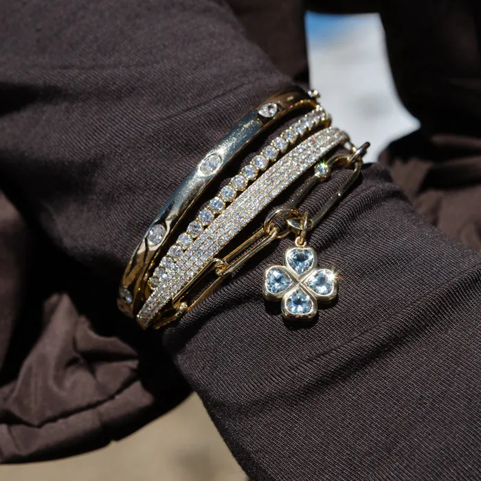 RACHEL LYNN CHICAGO Earrings Yellow Gold and Aquamarine Clover Charm