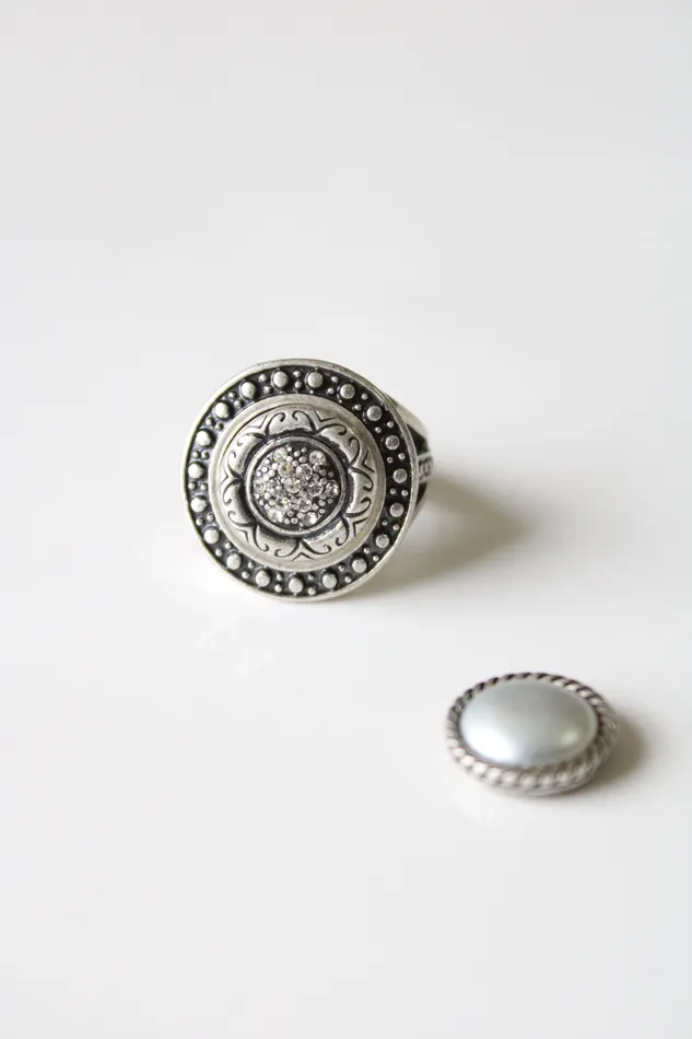 Rings GA GA Silver Magnetic Center Stretch Ring Size 7