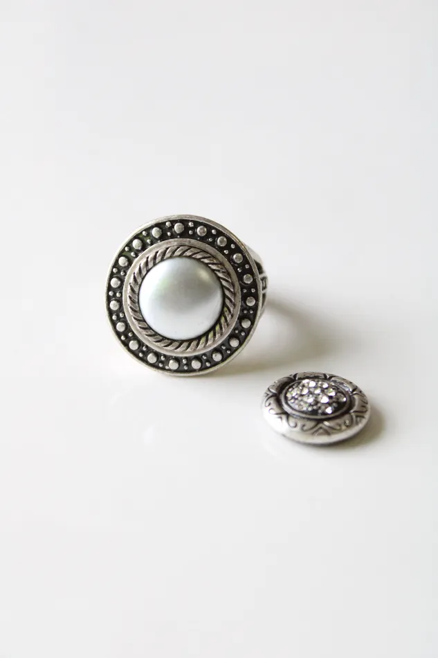 Rings GA GA Silver Magnetic Center Stretch Ring Size 7