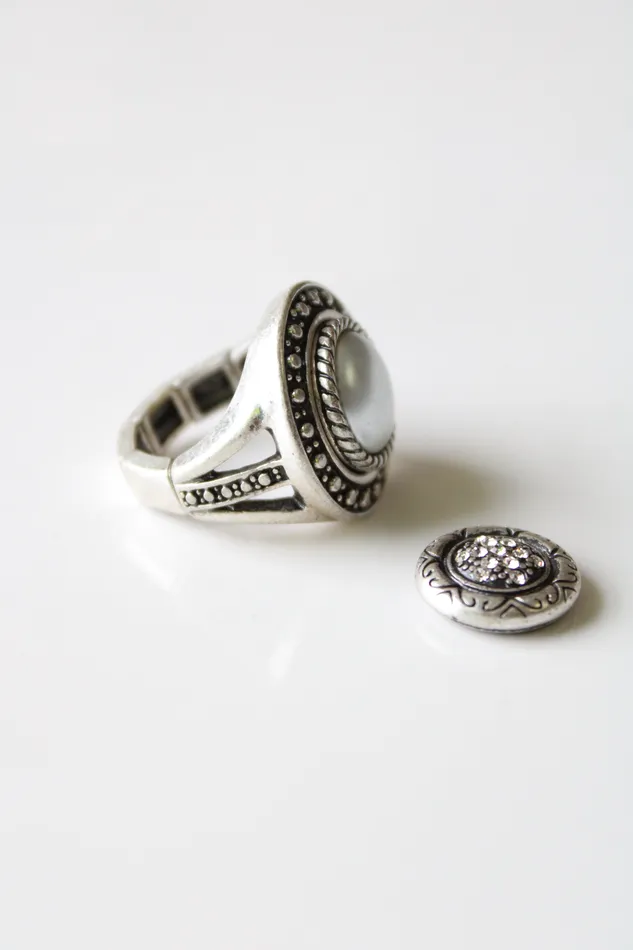 Rings GA GA Silver Magnetic Center Stretch Ring Size 7