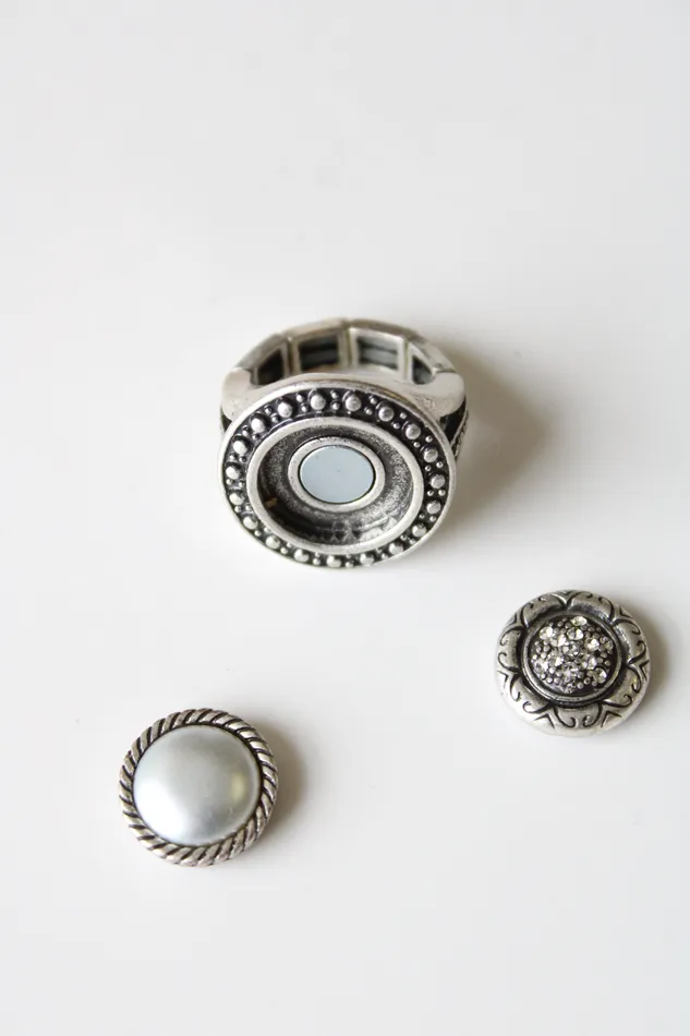 Rings GA GA Silver Magnetic Center Stretch Ring Size 7