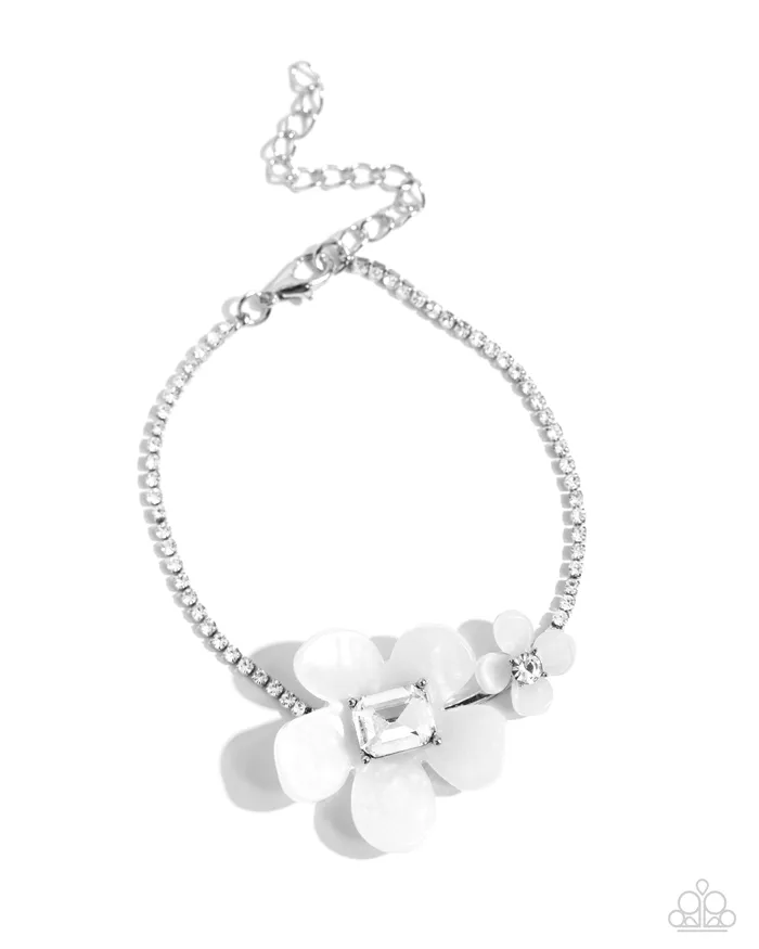 Rings Paparazzi Accessories Dainty Devotee White