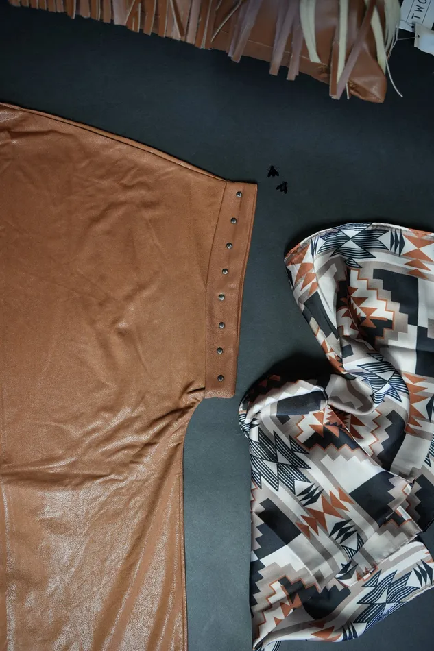 THE LUXY BUCKS BASIC TOP SADDLE 2FLY Earrings