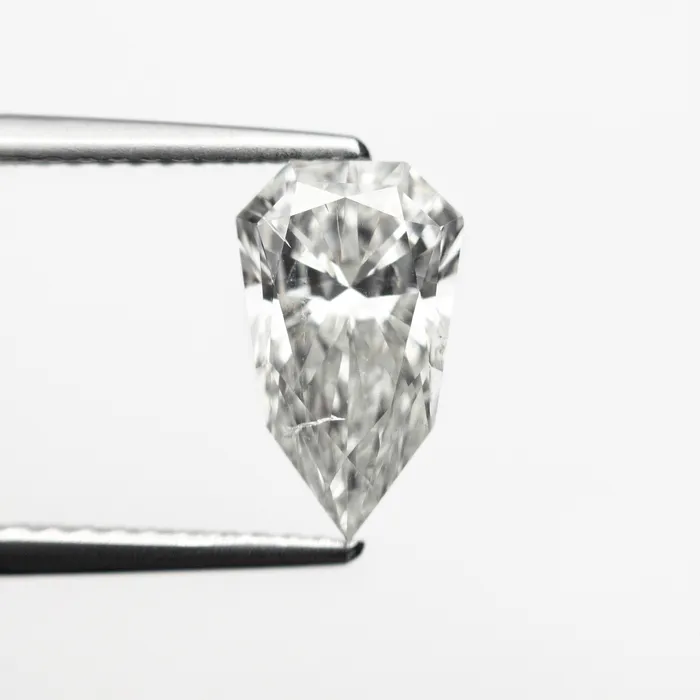 White Brilliant Diamond 158ct Shield Misfit Diamonds Rings
